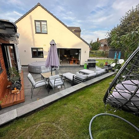 Modern Harrogate House Sleeps 10, Cinema Room & Hot Tub Exteriör bild