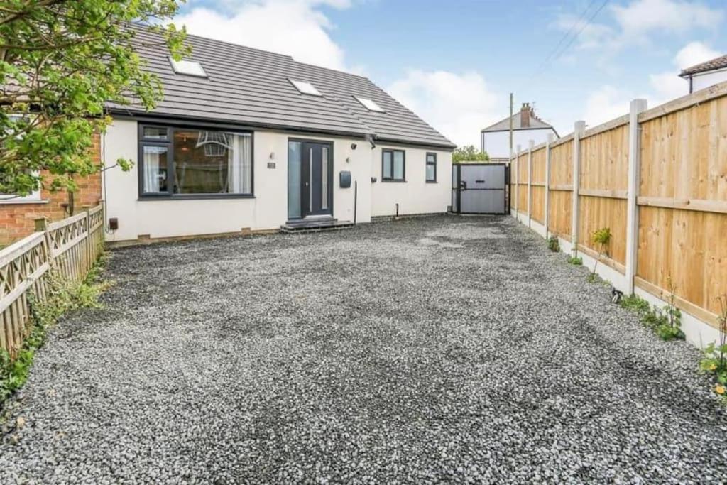 Modern Harrogate House Sleeps 10, Cinema Room & Hot Tub Exteriör bild