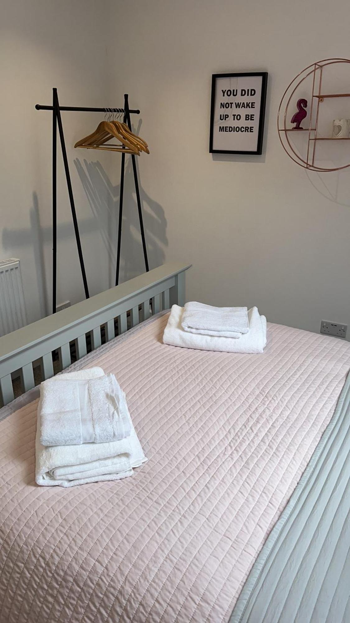 Modern Harrogate House Sleeps 10, Cinema Room & Hot Tub Exteriör bild