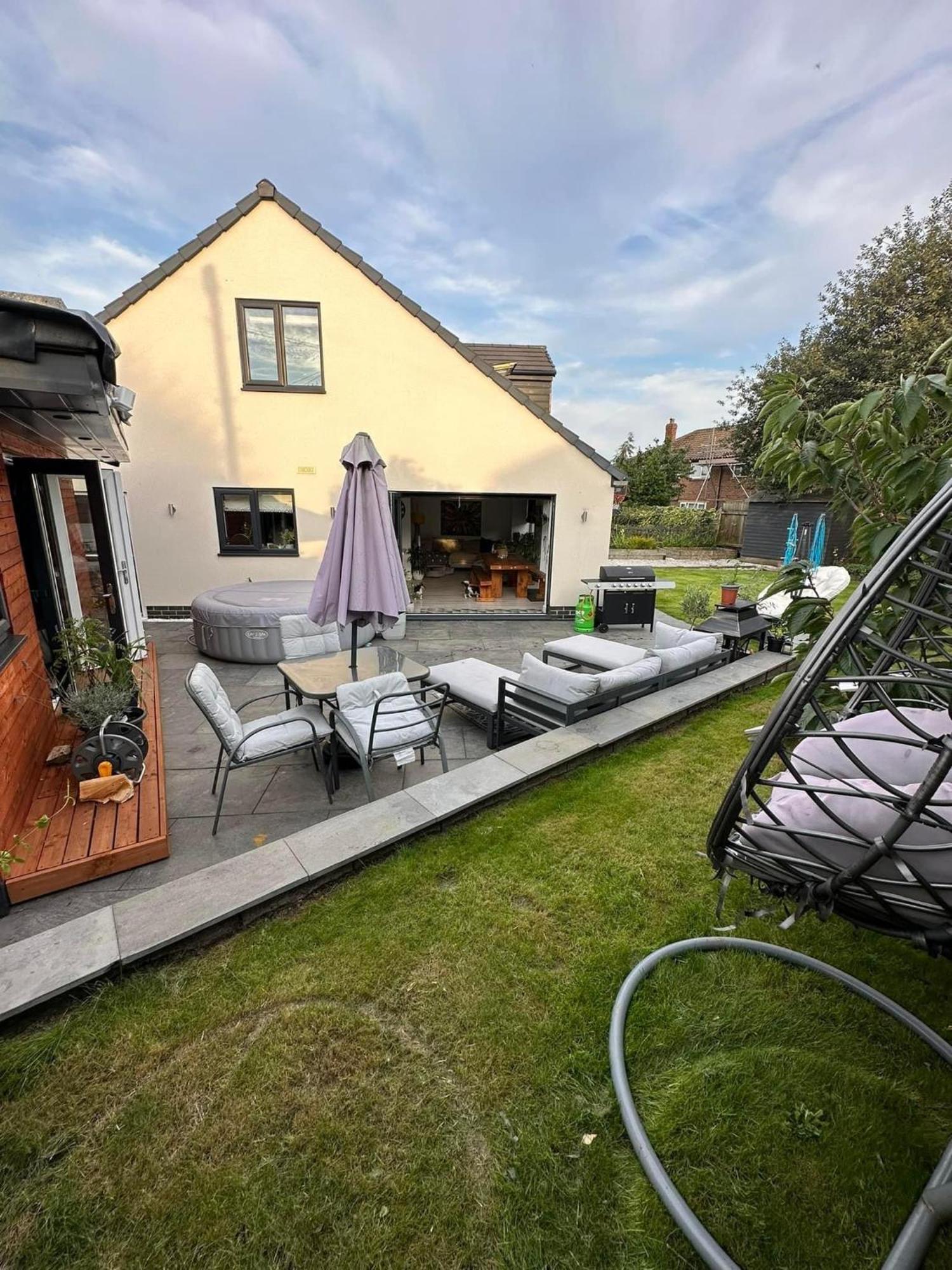 Modern Harrogate House Sleeps 10, Cinema Room & Hot Tub Exteriör bild